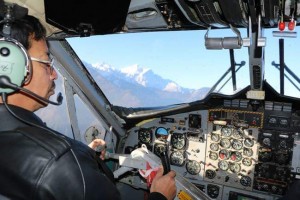 ककपिटमा क्याप्टेन रोशन मानन्धर 